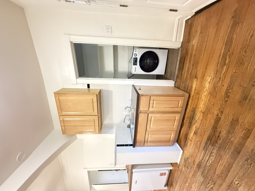 3235 W Dickens Ave - Photo 5 of 10