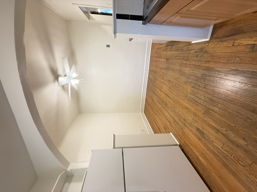 3235 W Dickens Ave - Photo 7 of 10