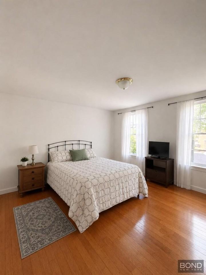 140 E 51st St - Photo 4 of 7