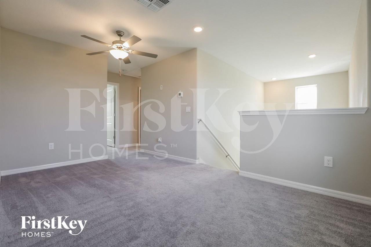 1045 7th Ave Nw - Photo 3 of 16