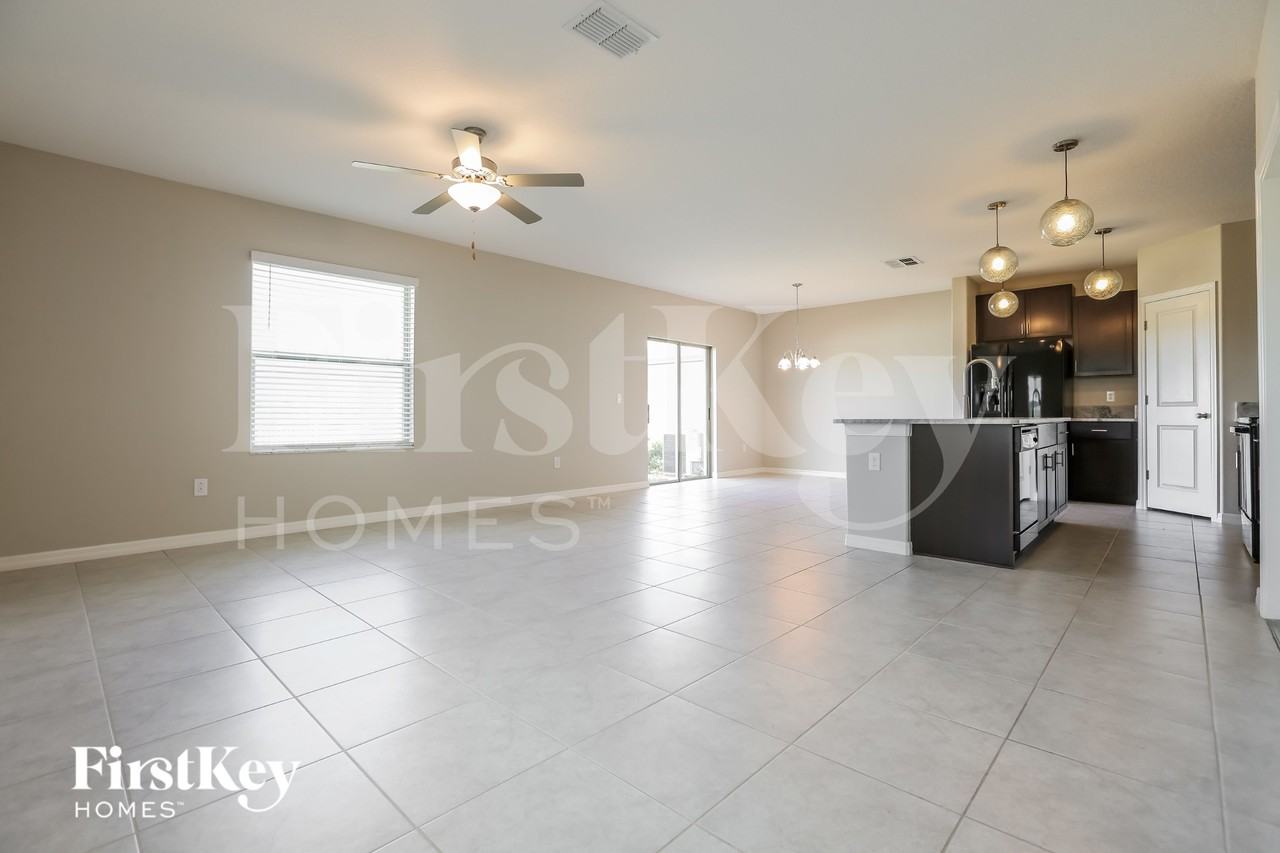 1045 7th Ave Nw - Photo 4 of 16