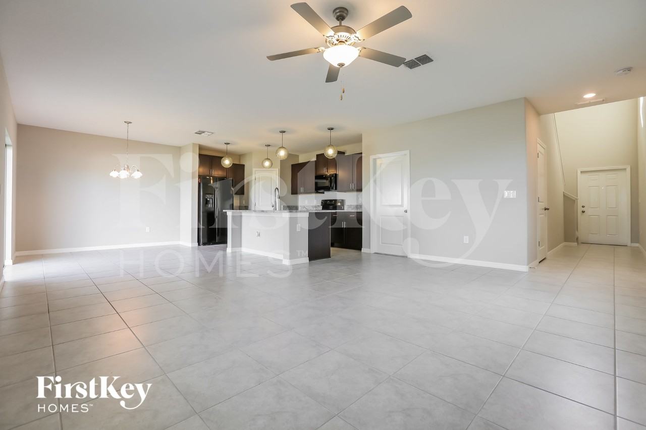 1045 7th Ave Nw - Photo 5 of 16