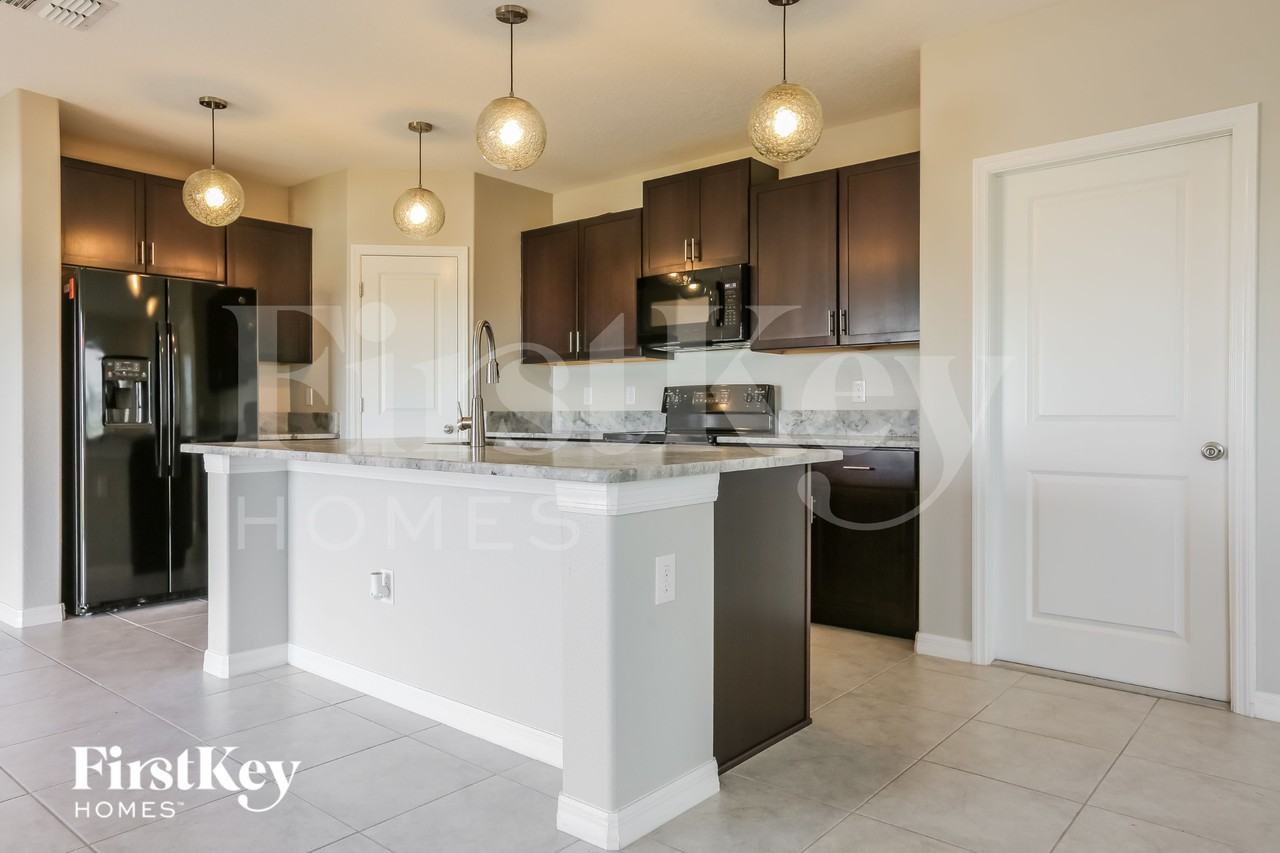 1045 7th Ave Nw - Photo 6 of 16