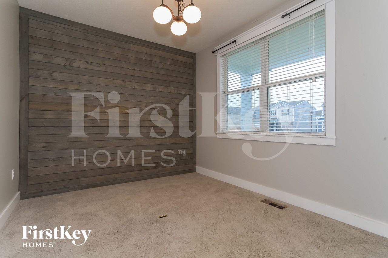 3962 Snowcreek Dr - Photo 4 of 15