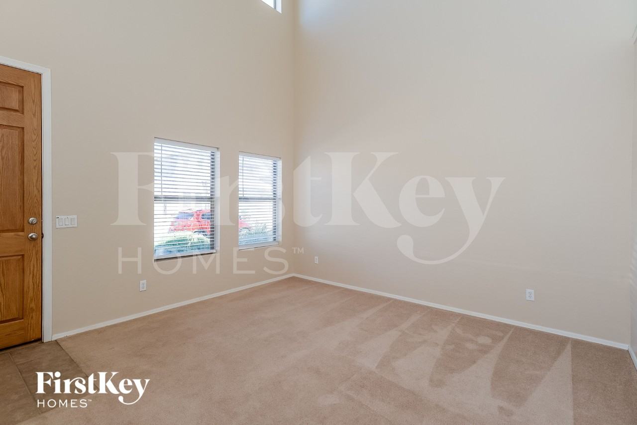 239 E Saddle Way - Photo 3 of 15