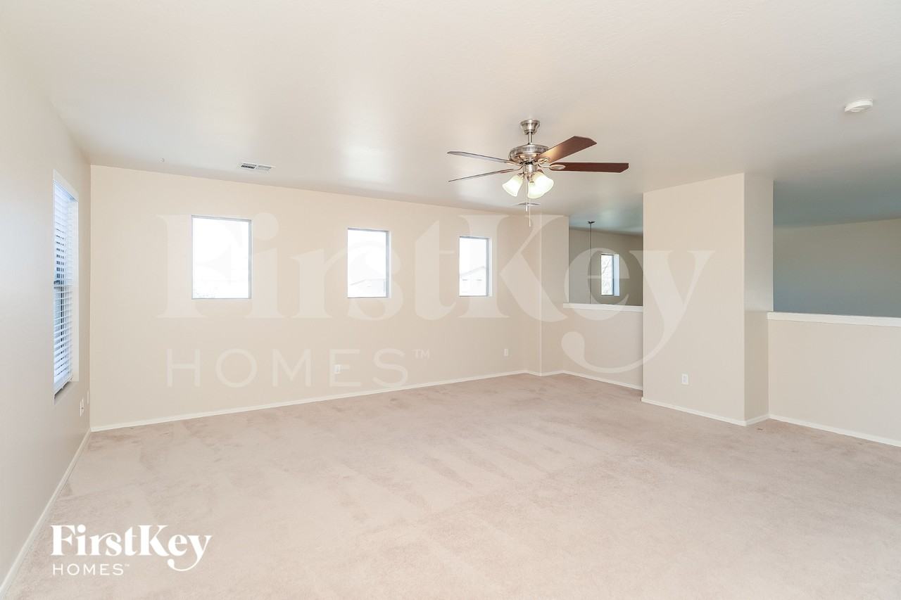 239 E Saddle Way - Photo 4 of 15