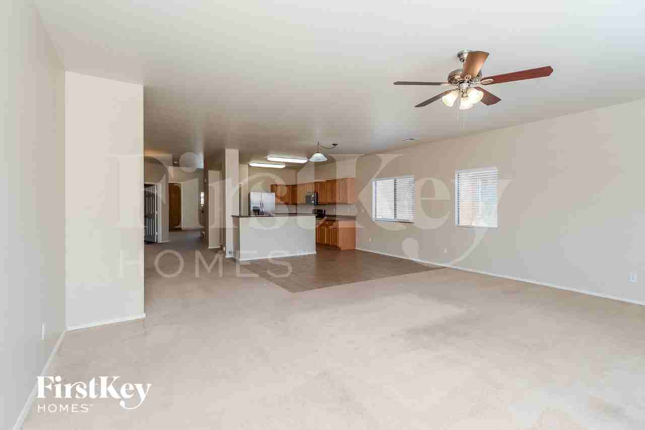 239 E Saddle Way - Photo 5 of 15