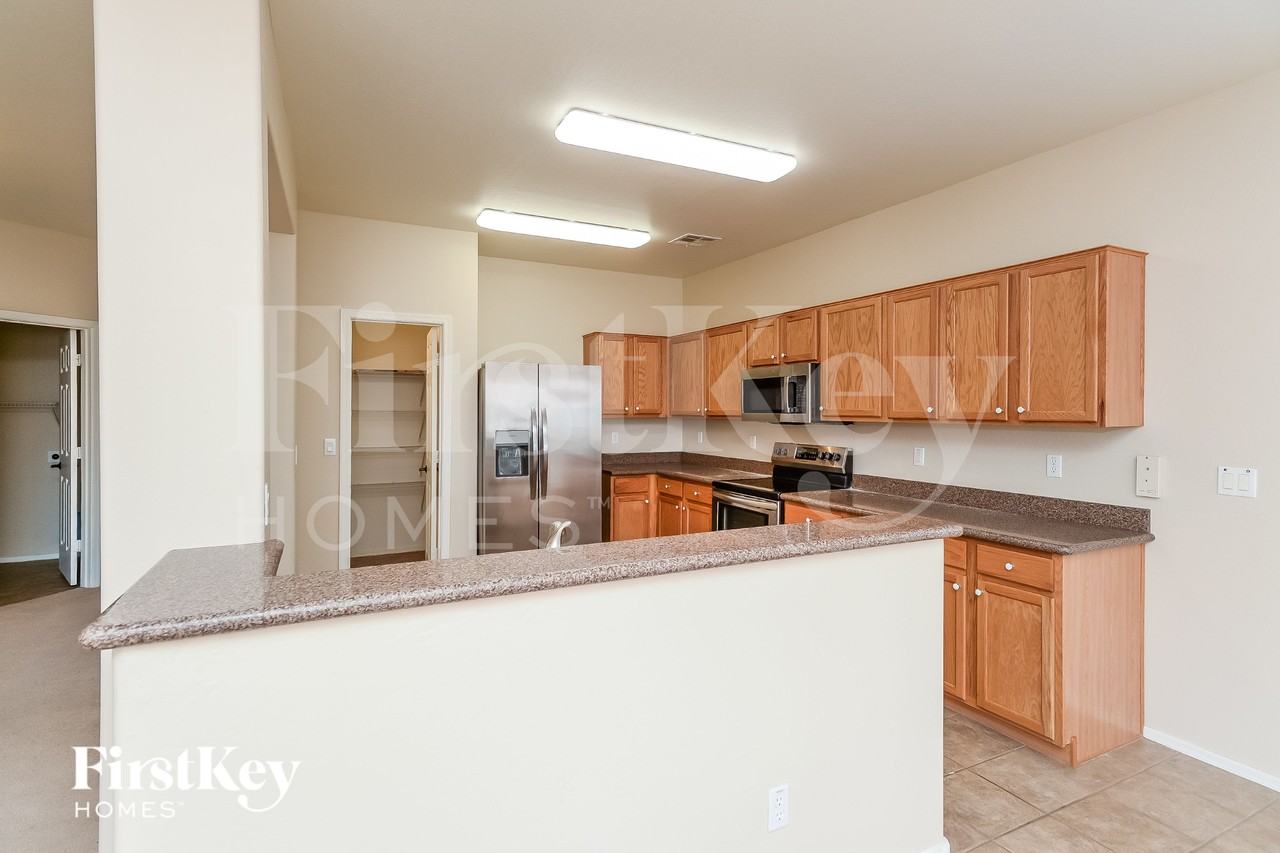 239 E Saddle Way - Photo 7 of 15
