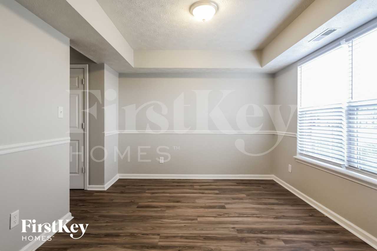 4827 Lakestone Dr - Photo 2 of 15