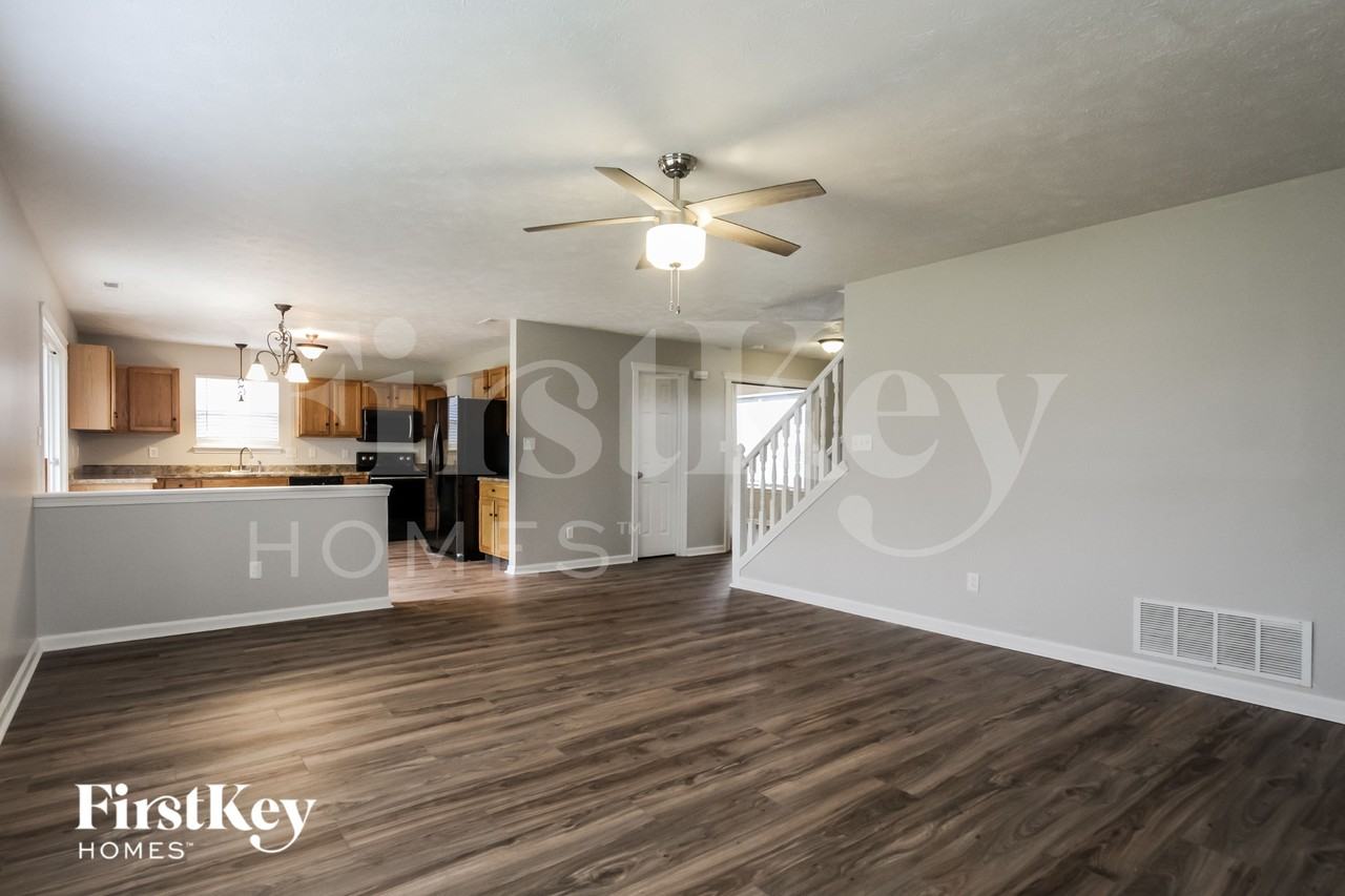 4827 Lakestone Dr - Photo 4 of 15