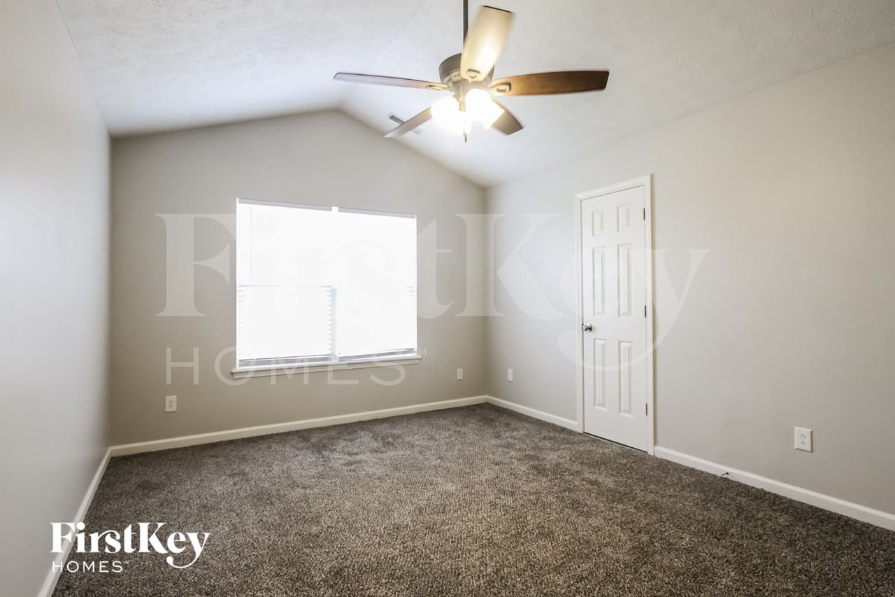 4827 Lakestone Dr - Photo 6 of 15