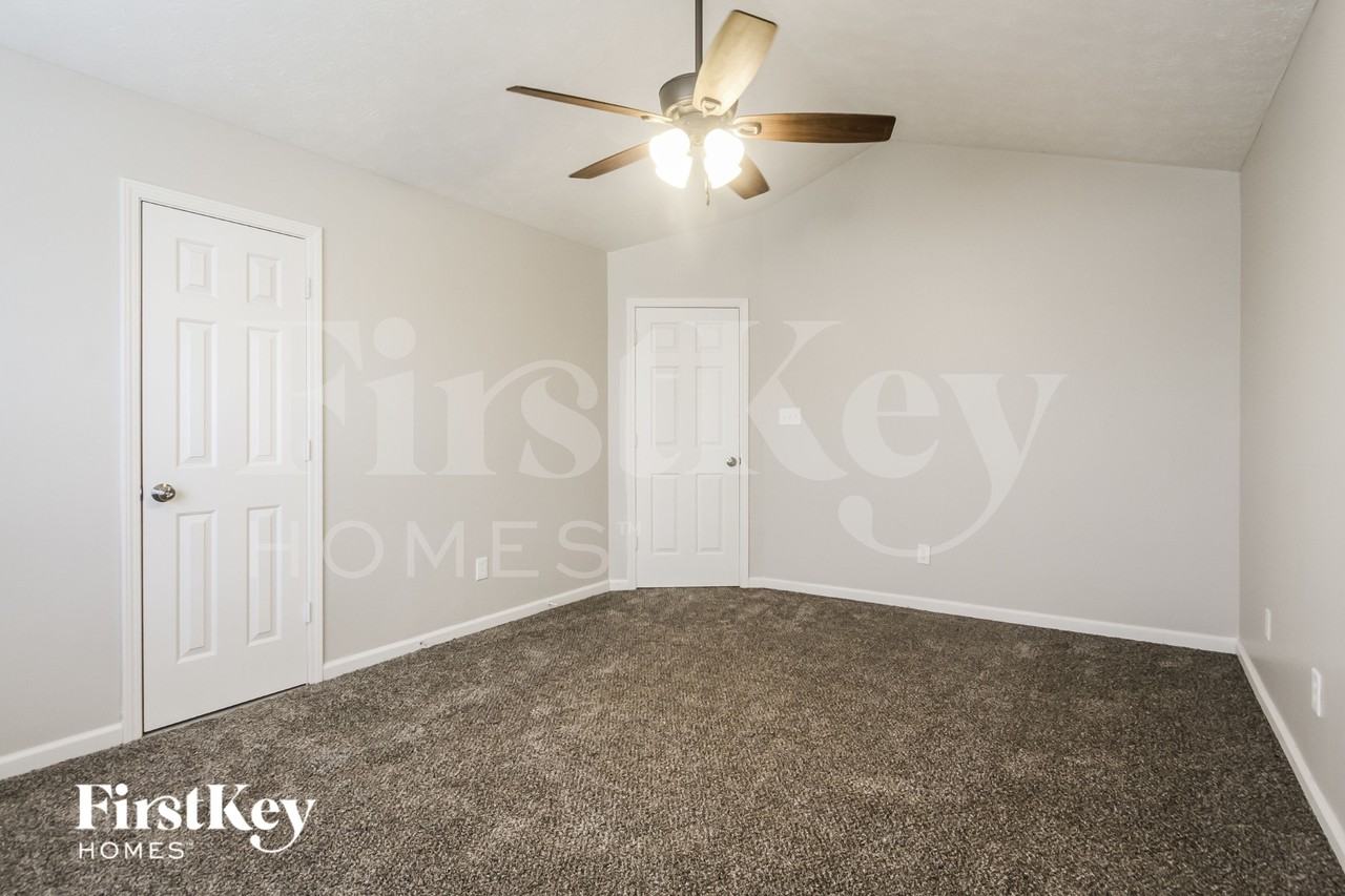 4827 Lakestone Dr - Photo 7 of 15