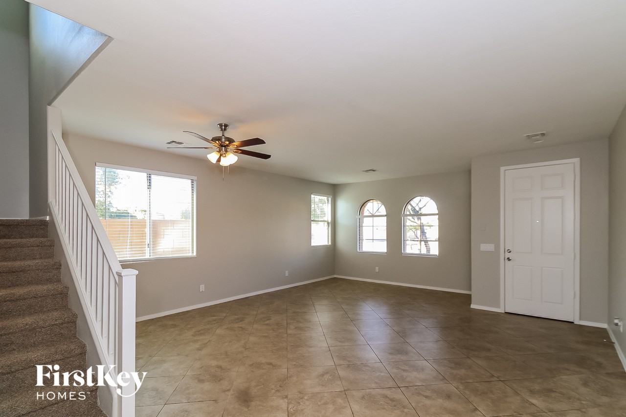 4027 W Valley View Dr - Photo 2 of 15