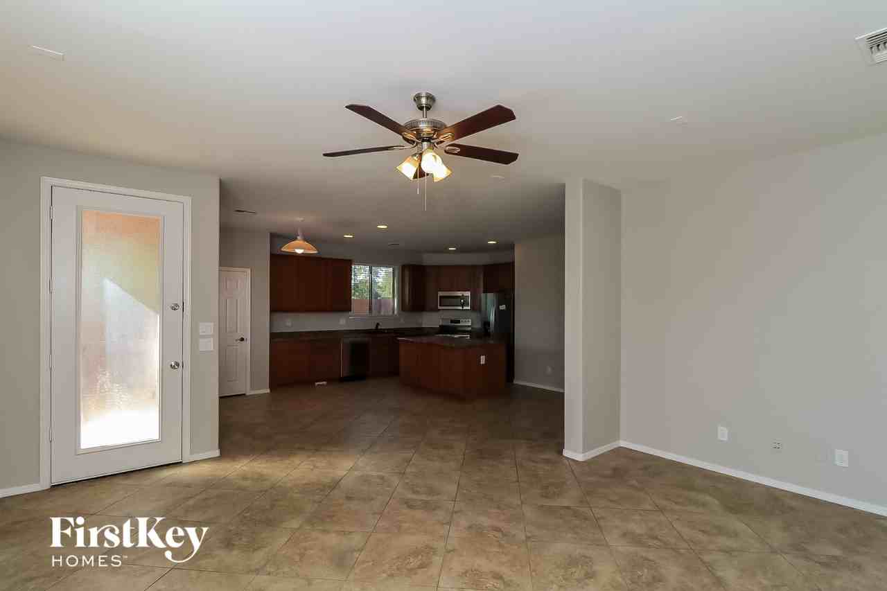 4027 W Valley View Dr - Photo 4 of 15