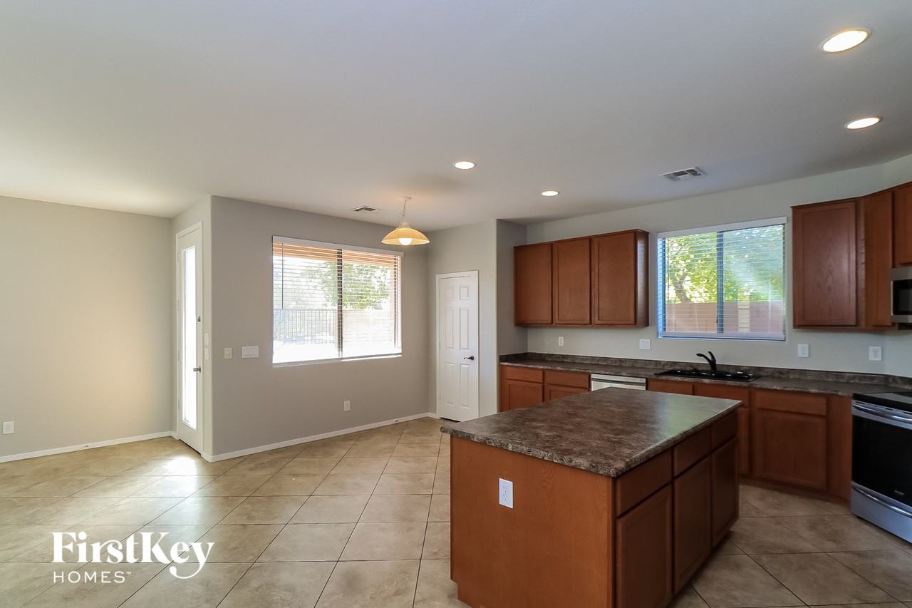 4027 W Valley View Dr - Photo 5 of 15
