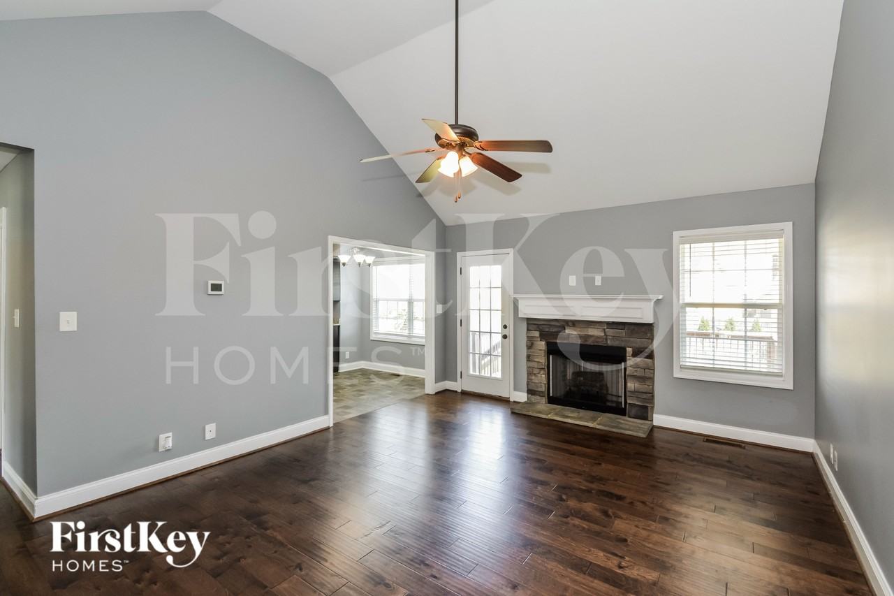 794 Banister Dr - Photo 3 of 16