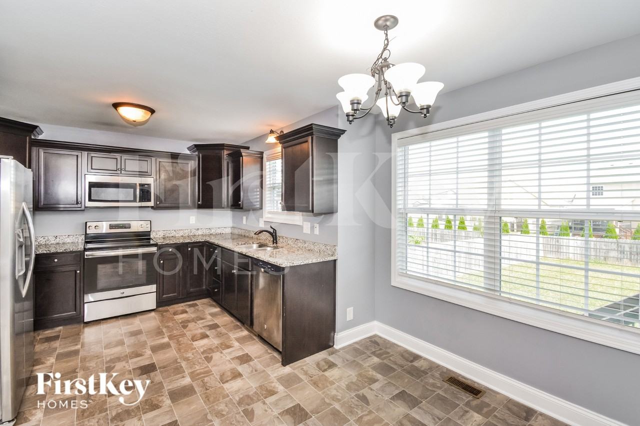 794 Banister Dr - Photo 4 of 16