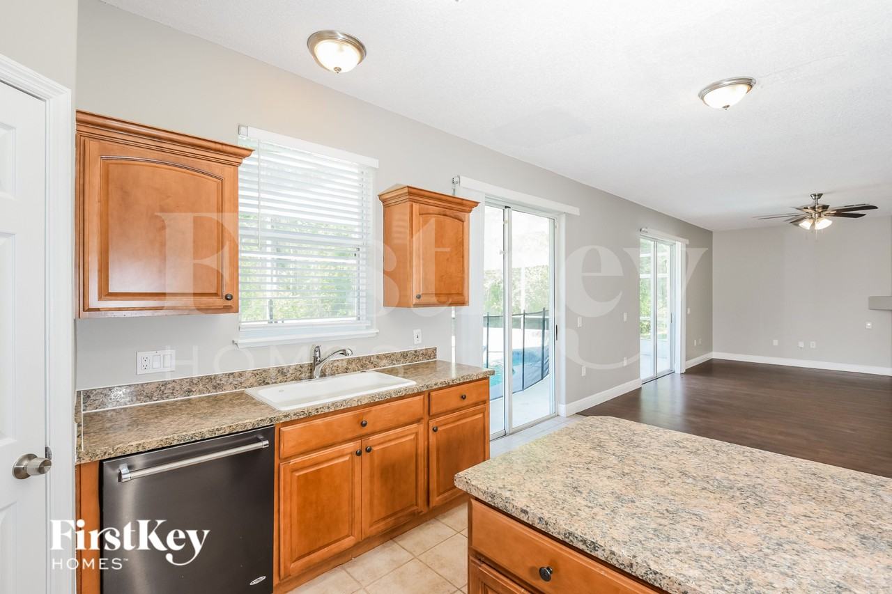 10663 Fairhaven Way - Photo 4 of 16