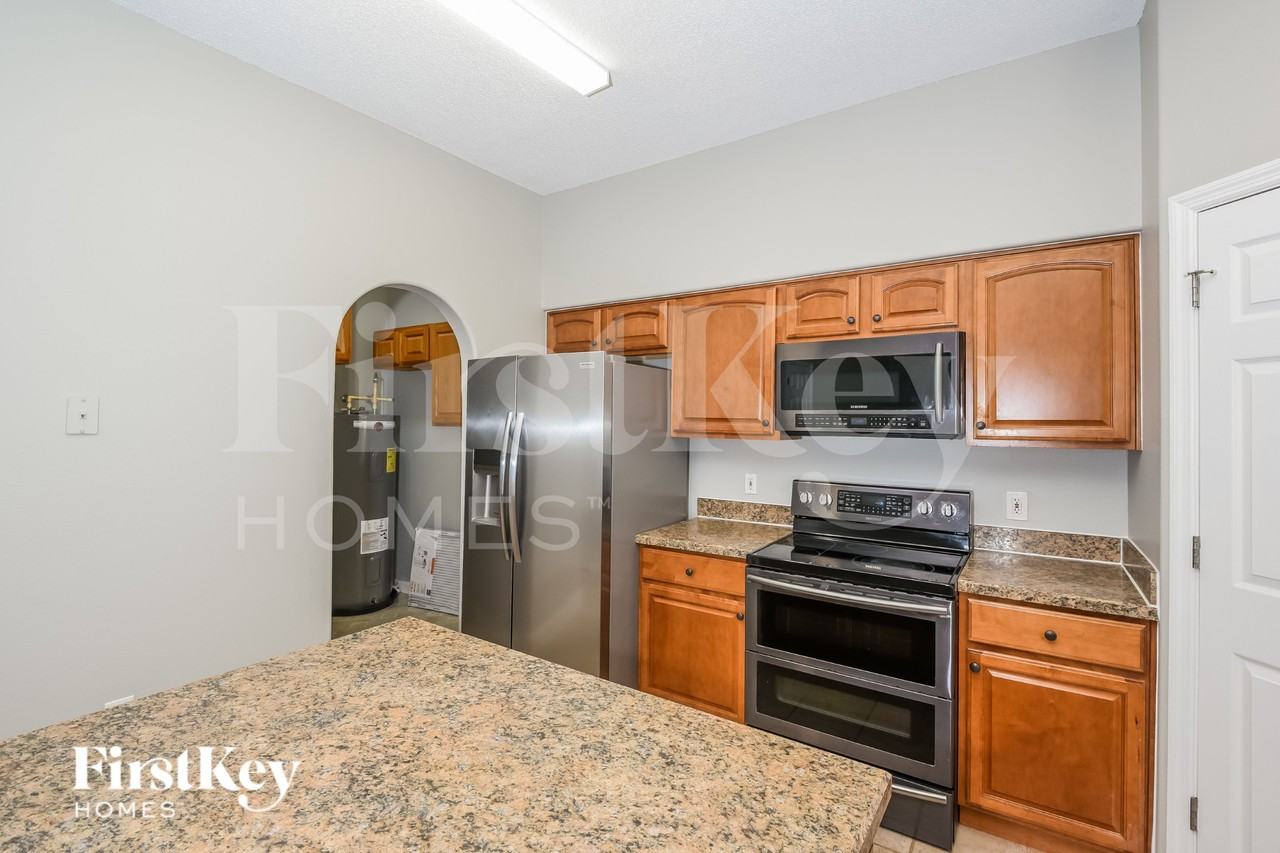 10663 Fairhaven Way - Photo 5 of 16