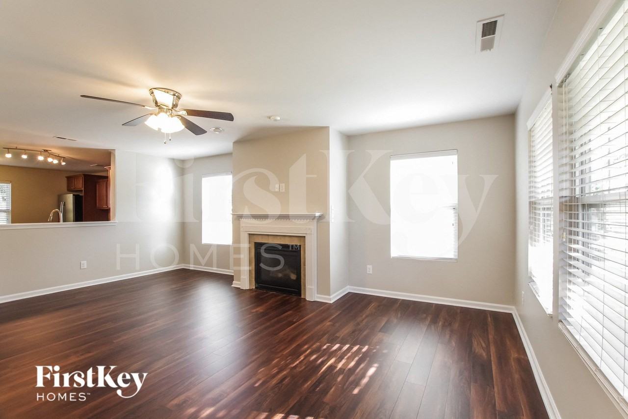 1523 Kellys Landing Dr - Photo 4 of 15