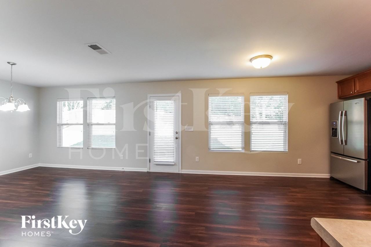 1523 Kellys Landing Dr - Photo 7 of 15