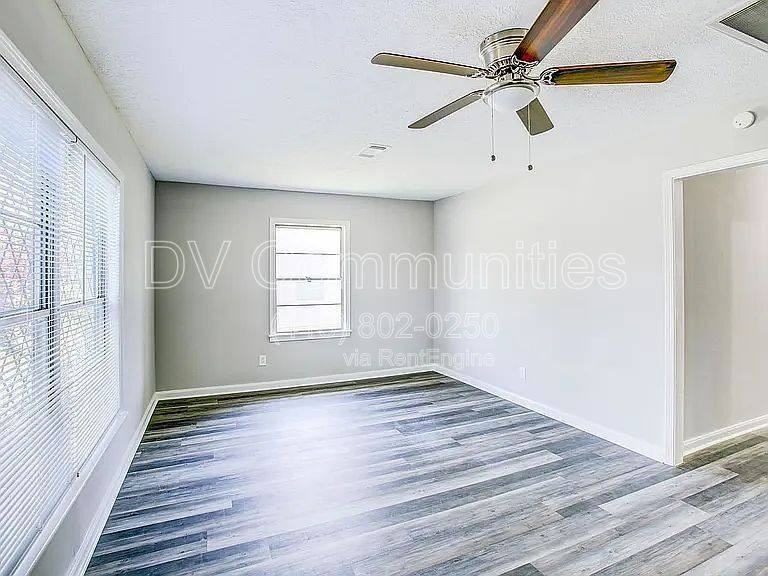 1118 Madison Ave - Photo 2 of 10