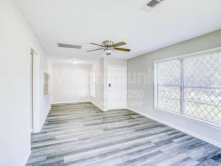 1118 Madison Ave - Photo 3 of 10