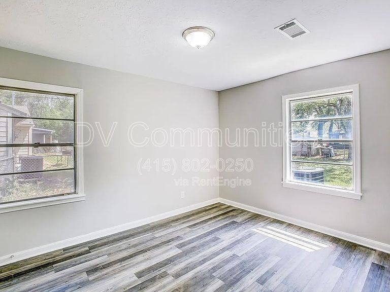 1118 Madison Ave - Photo 4 of 10
