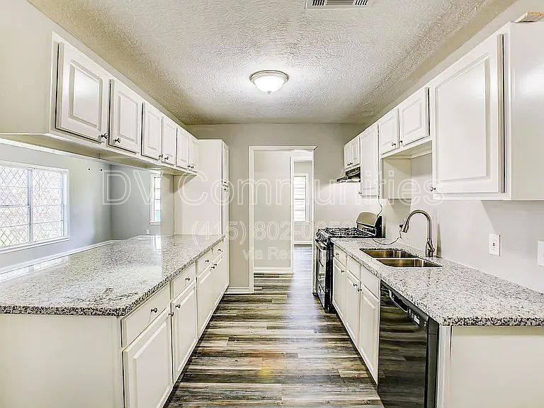 1118 Madison Ave - Photo 5 of 10
