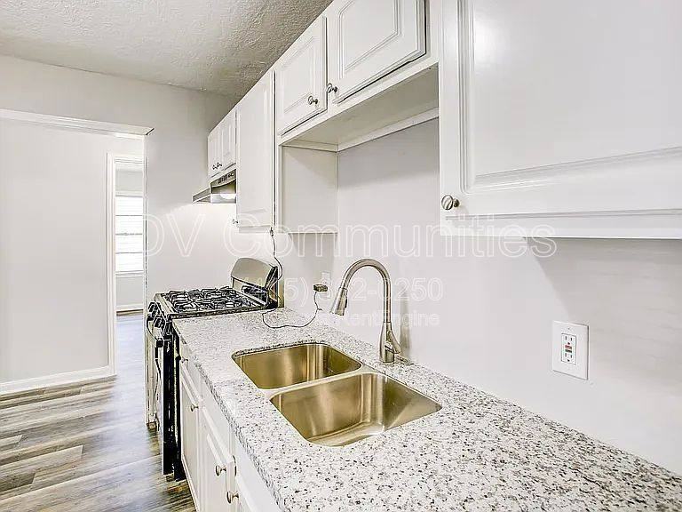 1118 Madison Ave - Photo 6 of 10