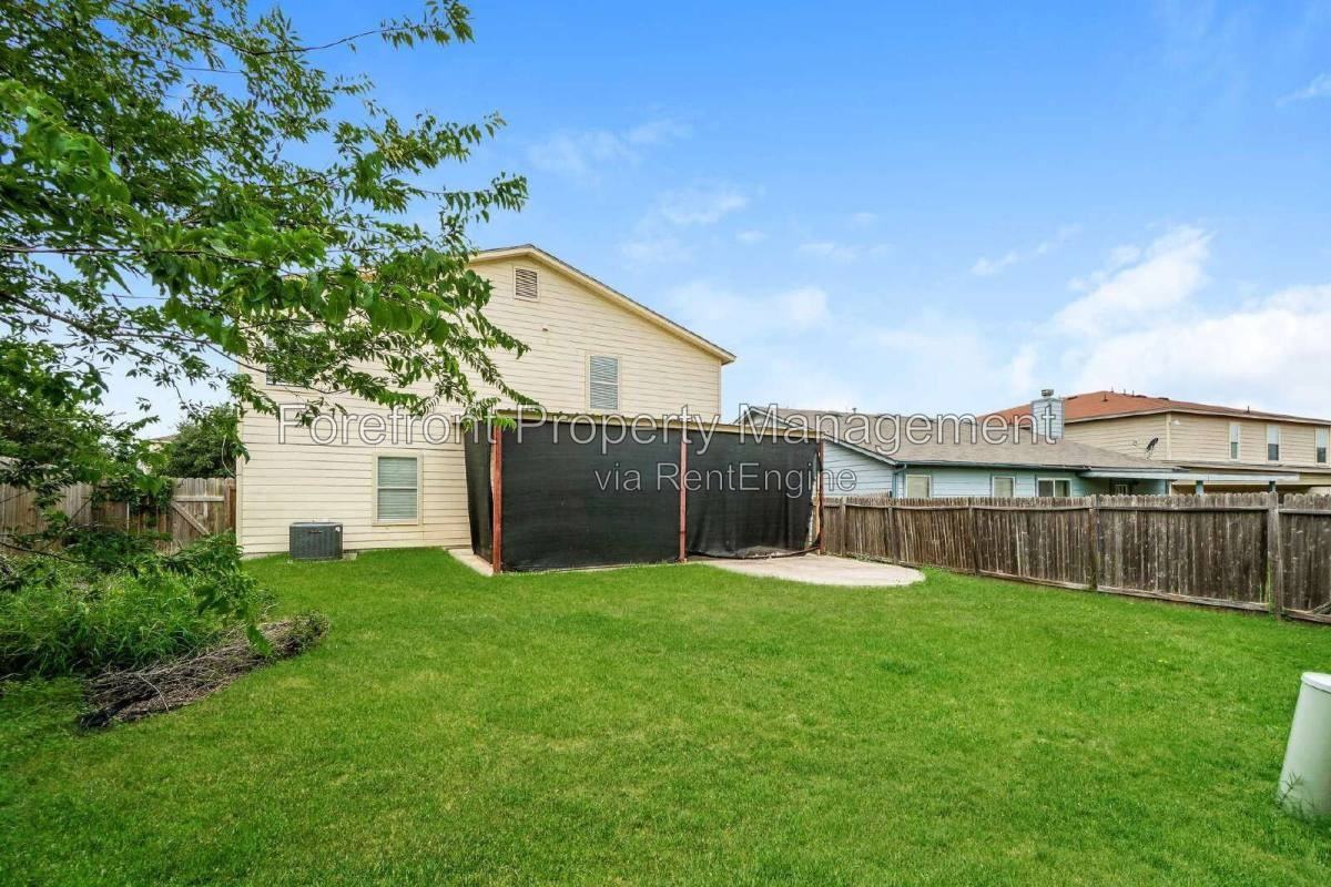5915 Iris Isle - Photo 3 of 10