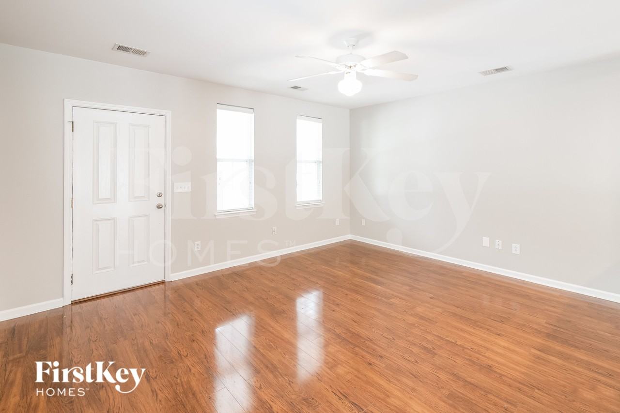 429 Verbena Ave - Photo 3 of 18