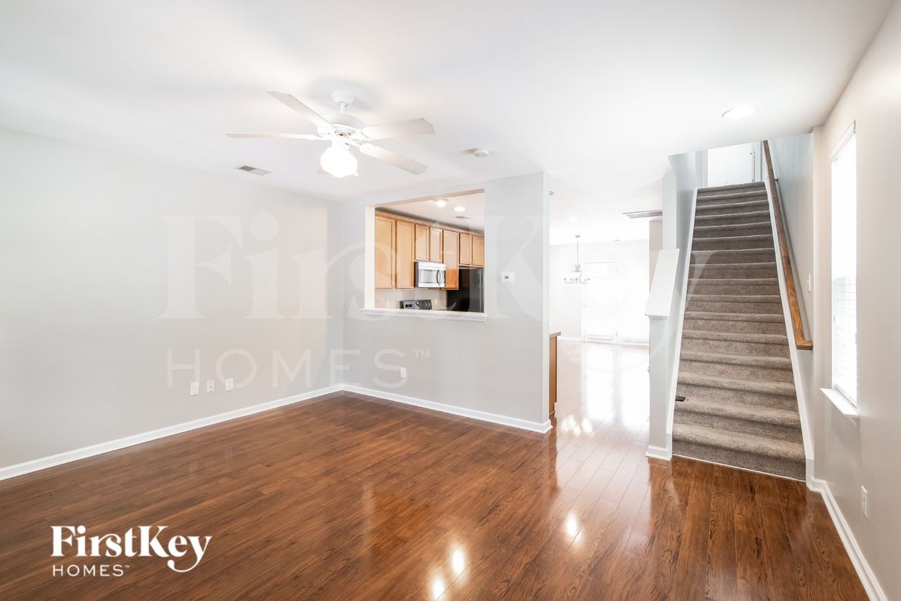 429 Verbena Ave - Photo 5 of 18
