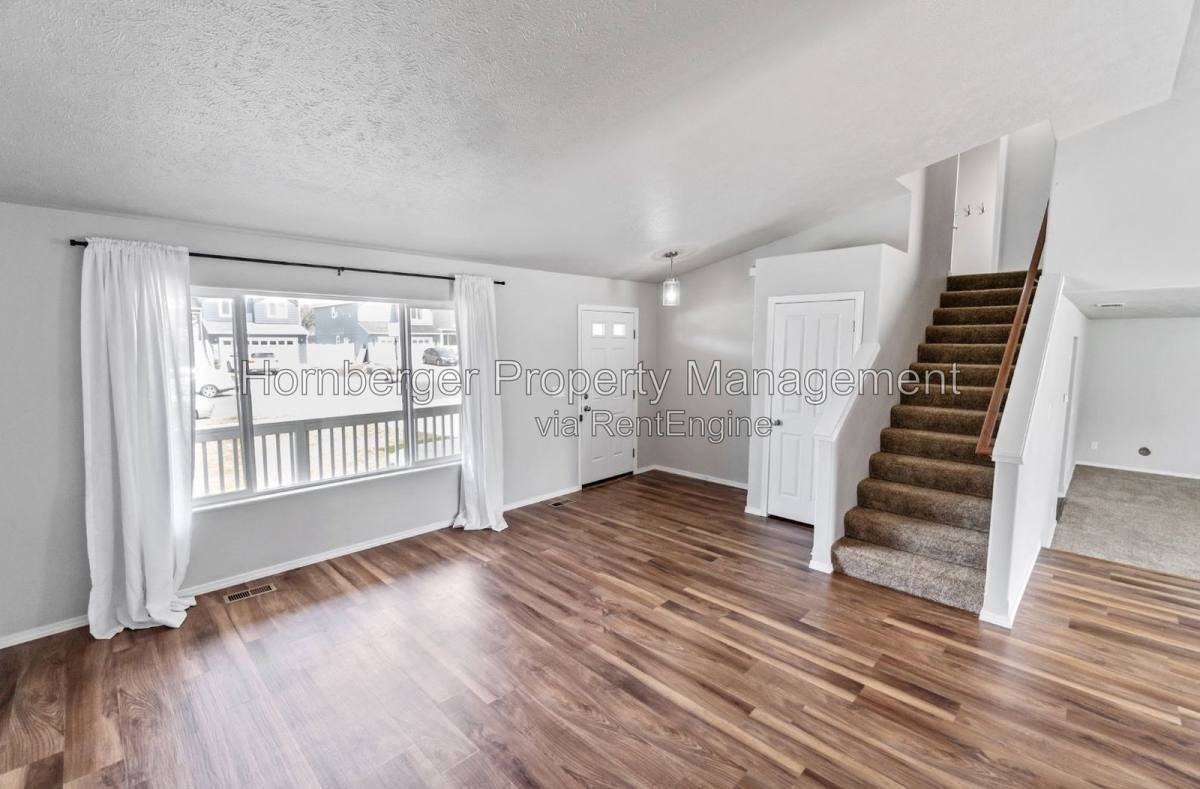 1915 W Jay Ave - Photo 2 of 10