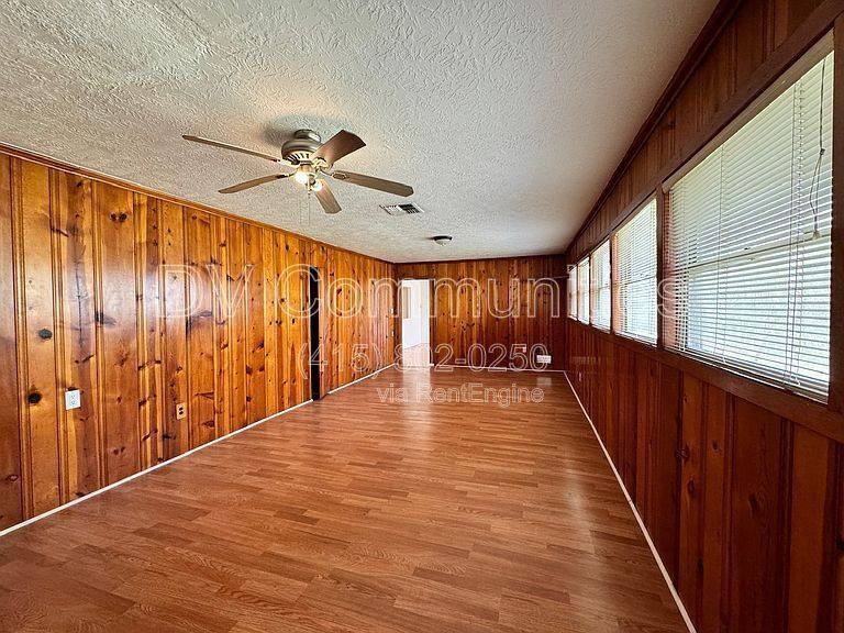 817 Westmont Dr - Photo 4 of 10