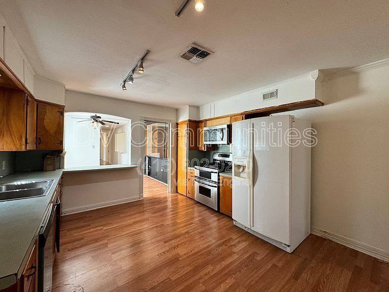 817 Westmont Dr - Photo 7 of 10