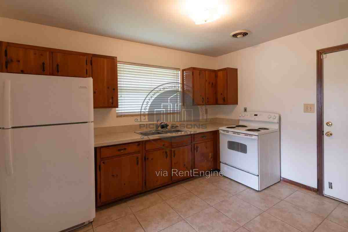 1818 Dawsey St - Photo 3 of 10