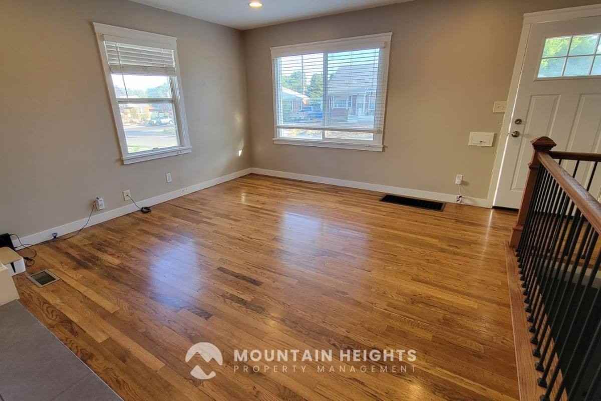 1116 E Hudson Ave - Photo 3 of 10