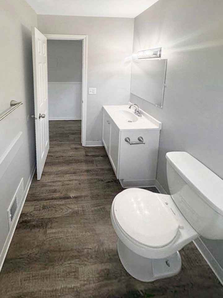 2077 Andrew St Se - Photo 3 of 10