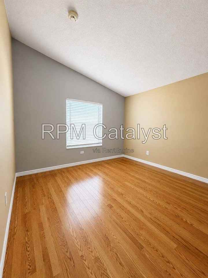 1012 55th Ave N - Photo 2 of 10