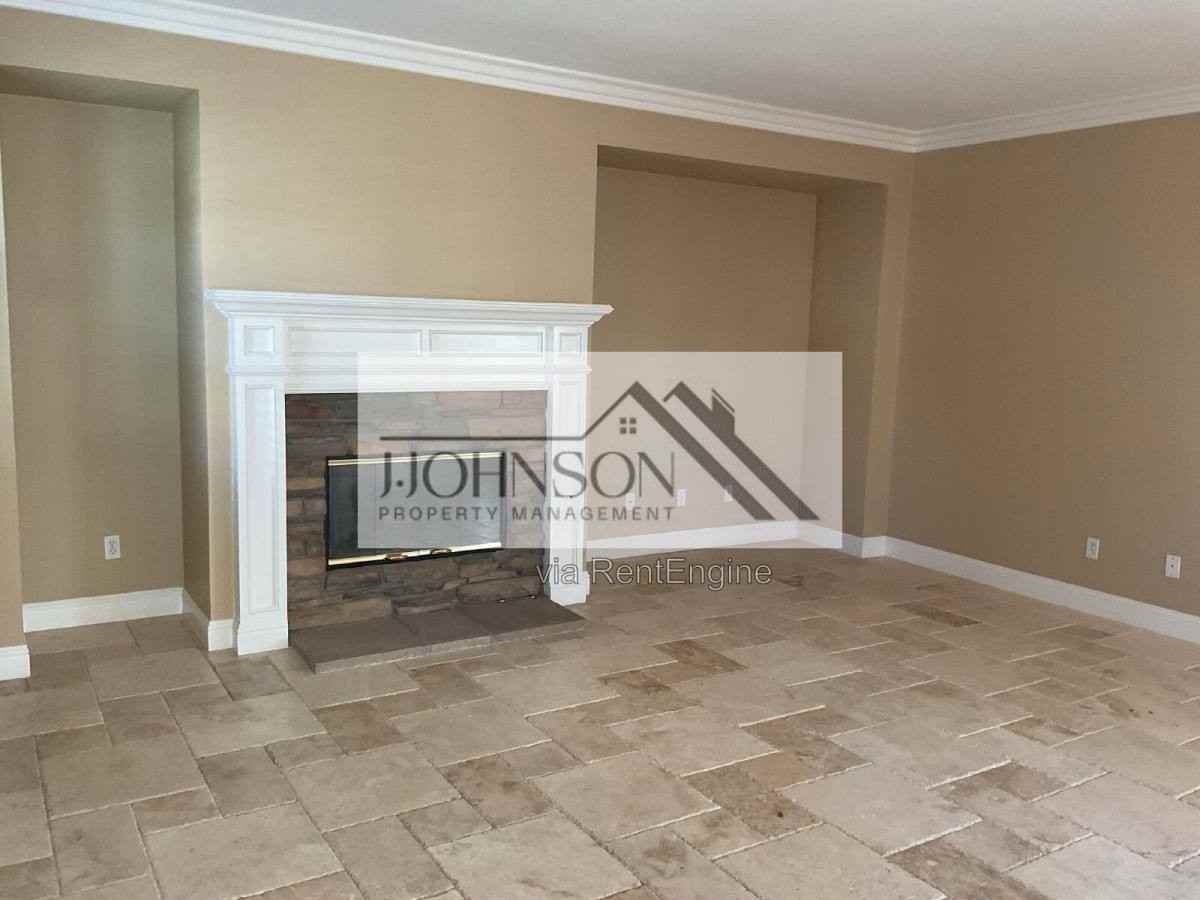 2676 Daisy Ln - Photo 2 of 10