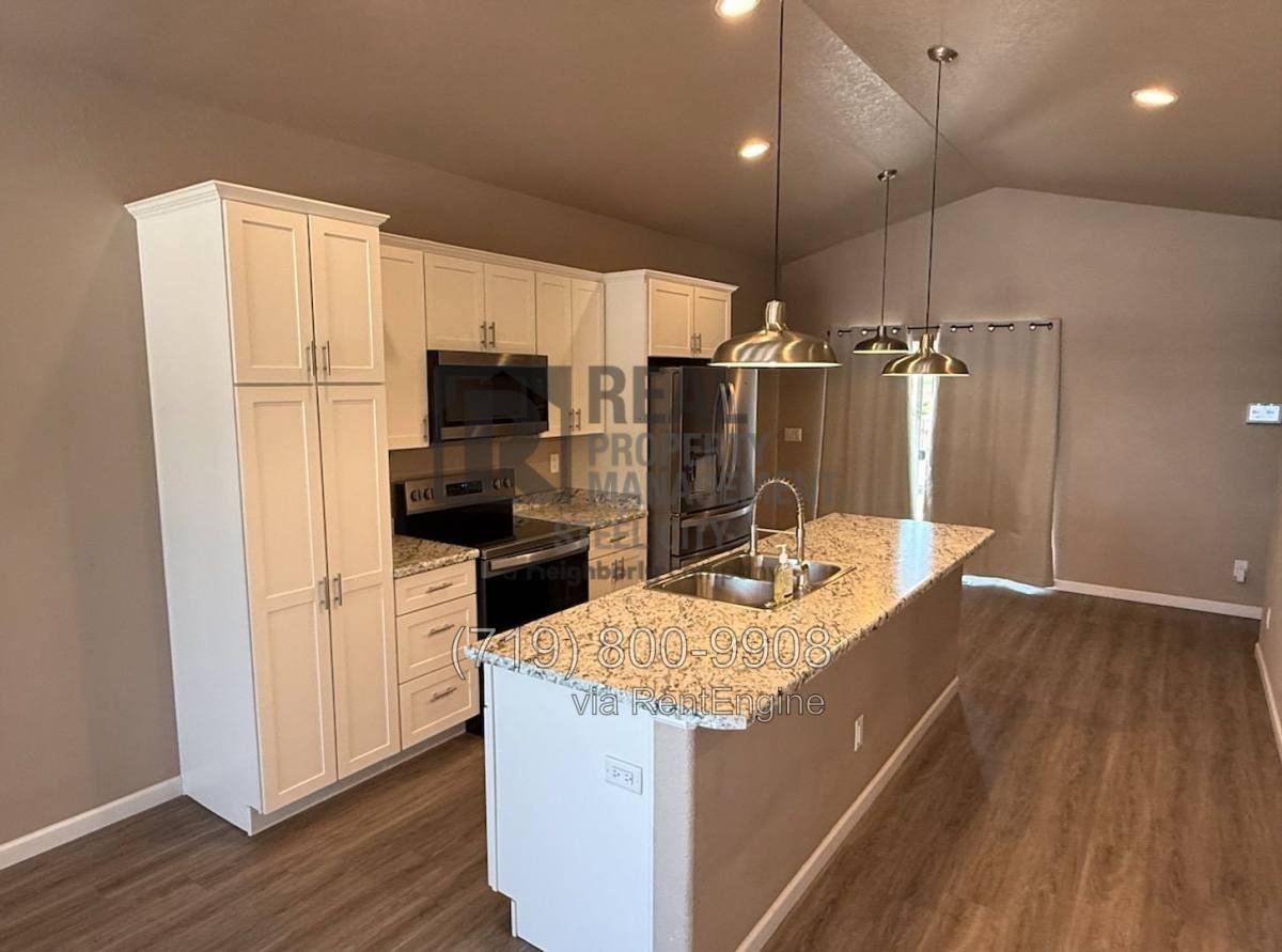 3002 W 22nd St - Photo 2 of 10