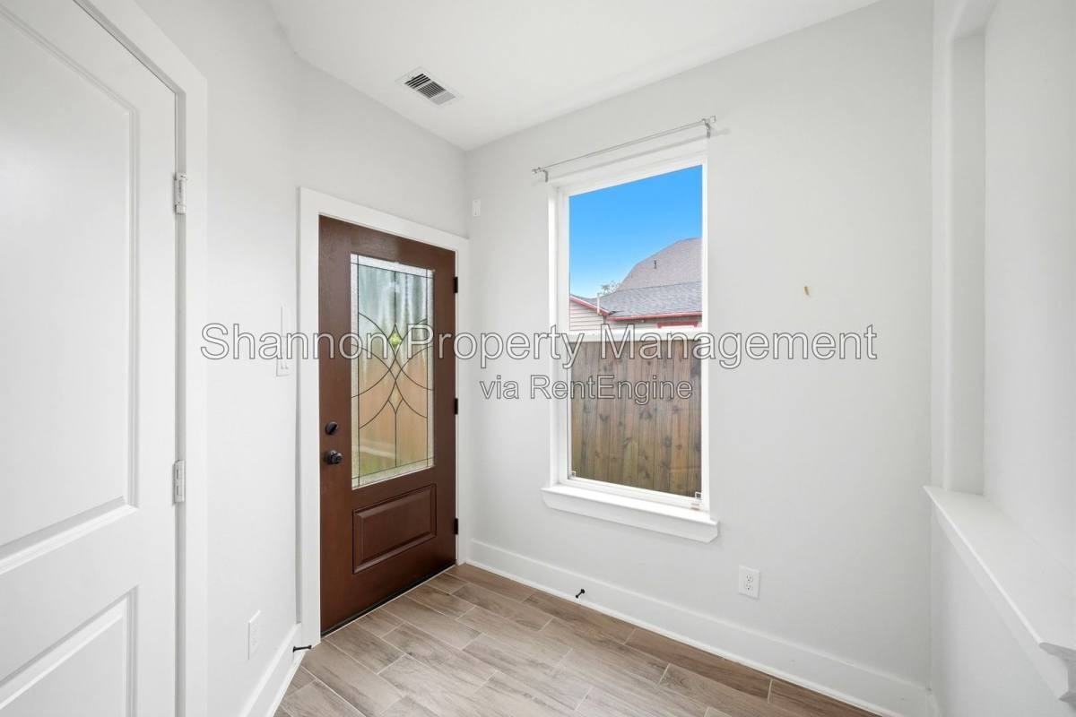 2125 Paul Quinn St - Photo 3 of 10