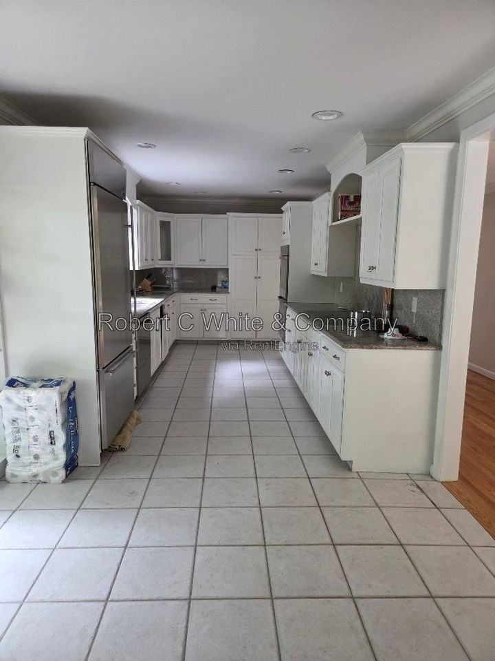 15 Treadwell Ct - Photo 2 of 10