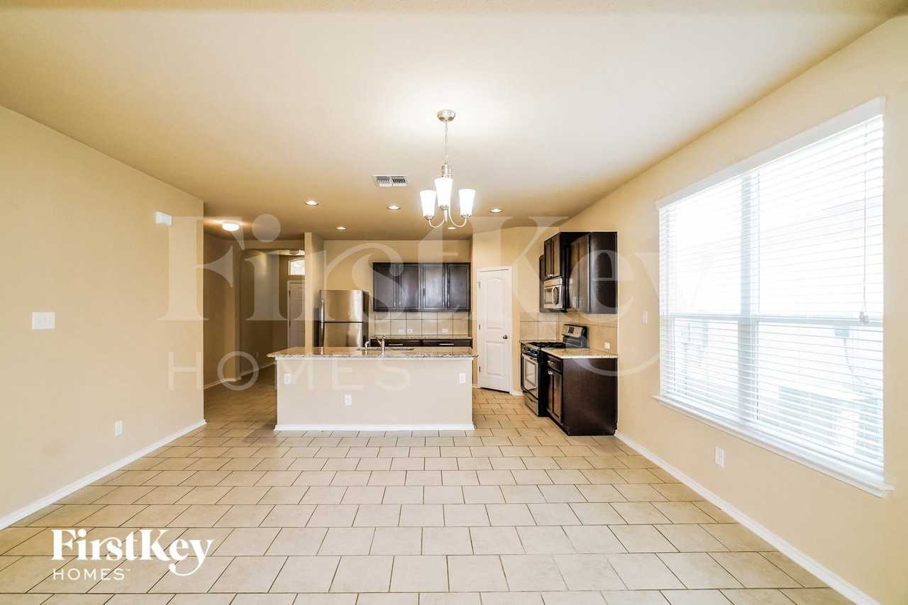 13426 Frio Parke - Photo 3 of 15