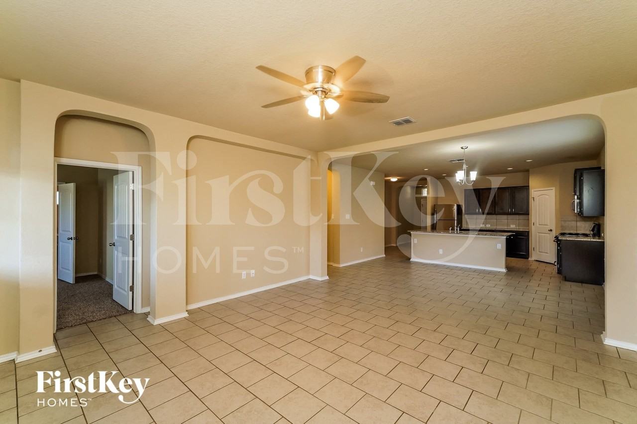13426 Frio Parke - Photo 4 of 15