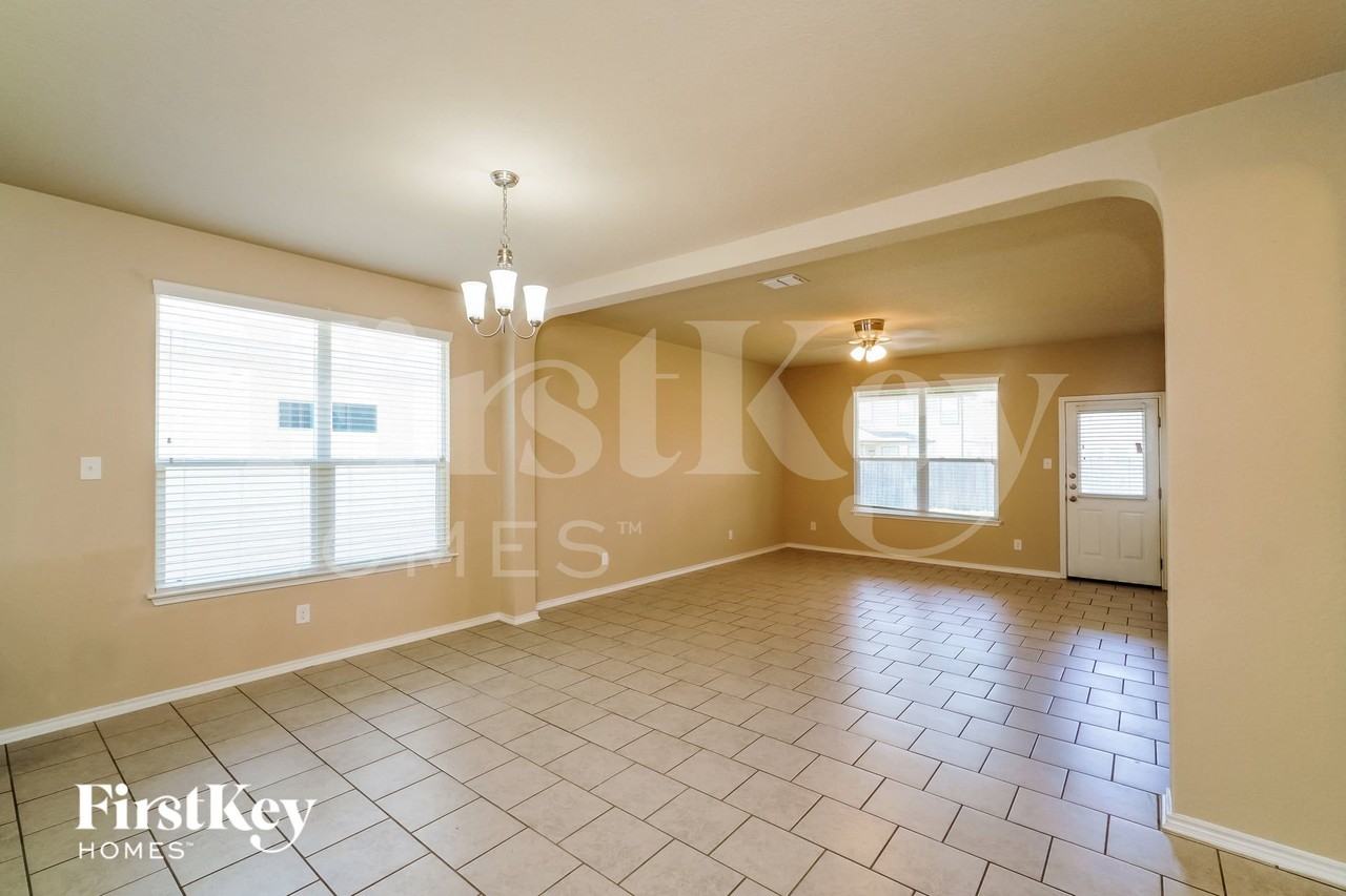 13426 Frio Parke - Photo 5 of 15