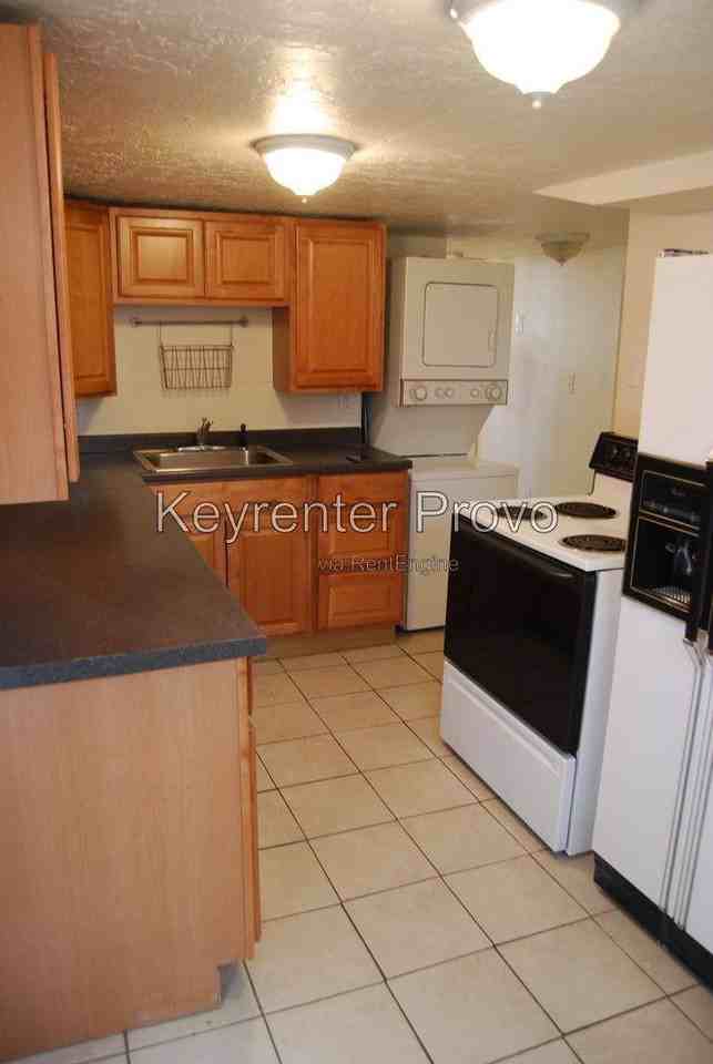 853 Memmo Dr #B - Photo 2 of 10