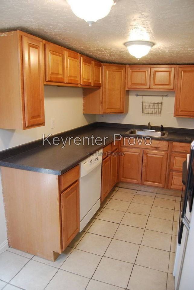 853 Memmo Dr #B - Photo 3 of 10