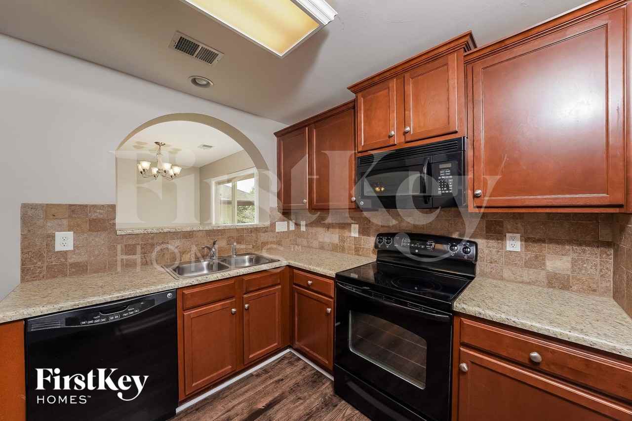 145 Briar Ridge Ln - Photo 4 of 14